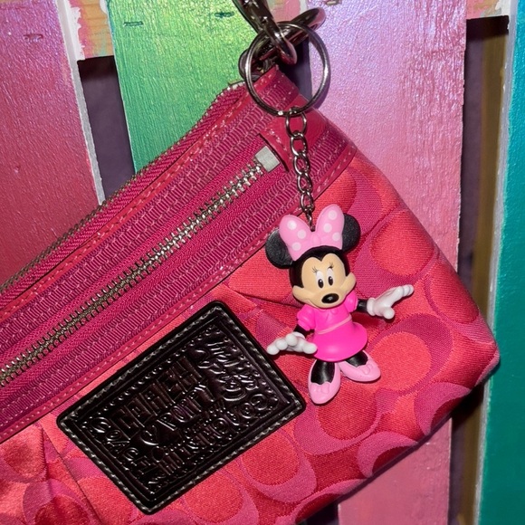Disney Pink Minnie Mouse Keychain - Picture 1 of 4